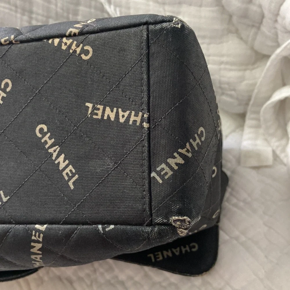 Chanel Vintage Rare 1990s Quilted Logo Letters Maxi Jumbo Classic Flap - Picture 15 of 17